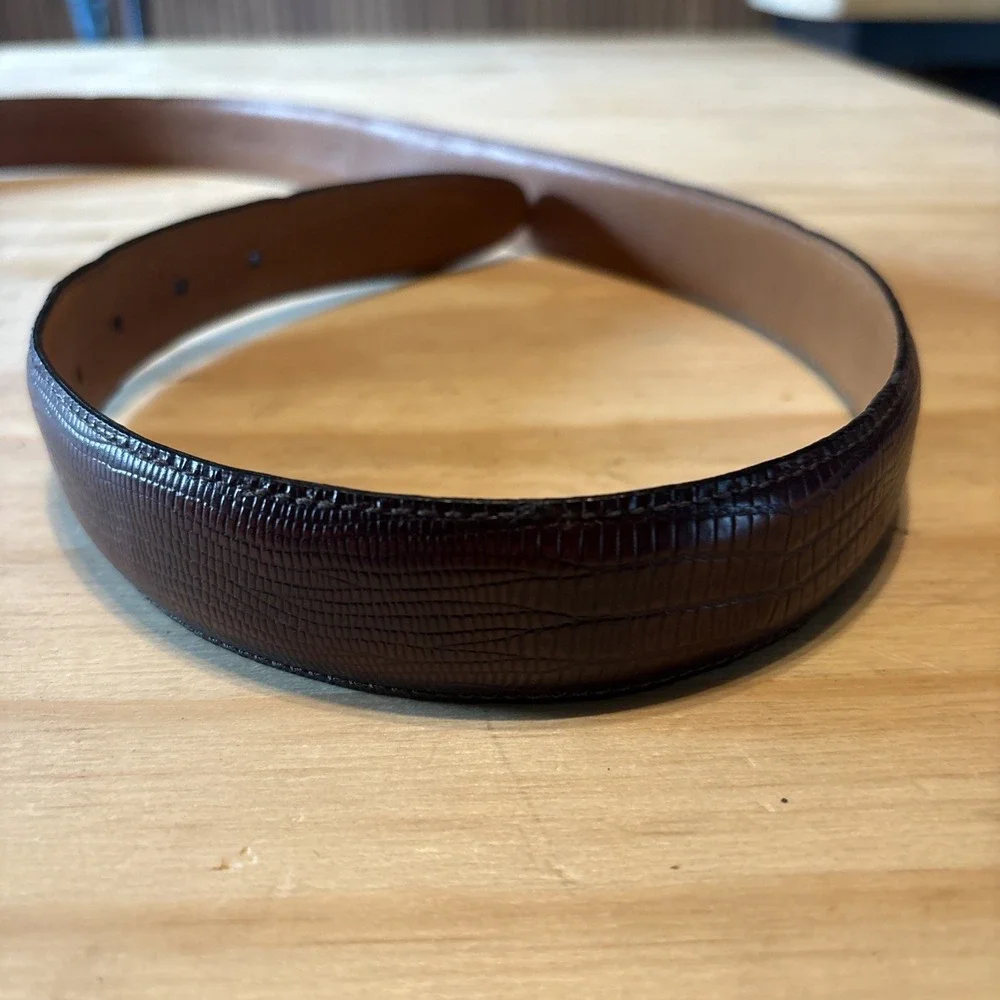 Roundtree & Yorke Brown Leather Belt Men's 42-105 Burnished Cowhide Solid Brass